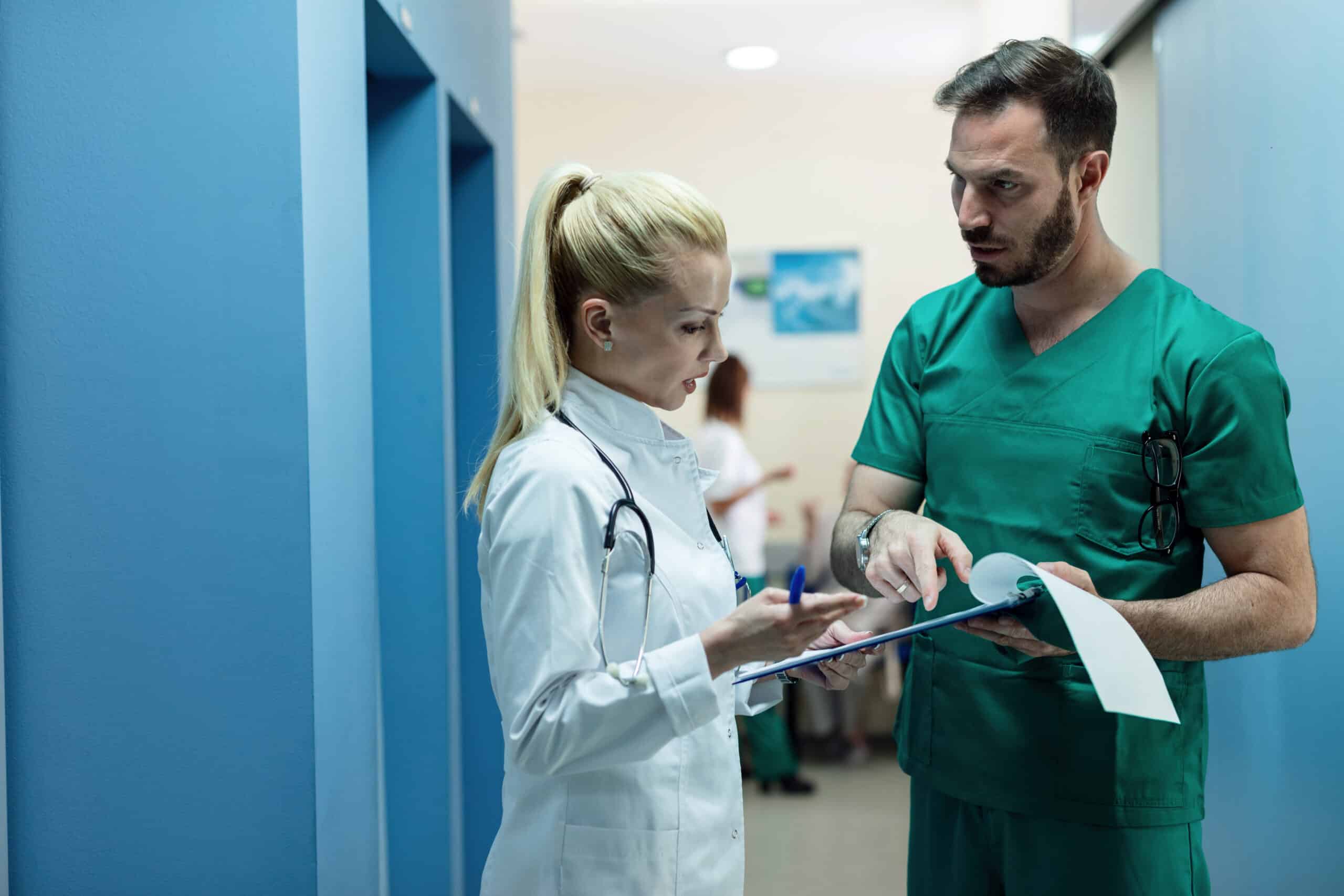 difference between EMR and EHR